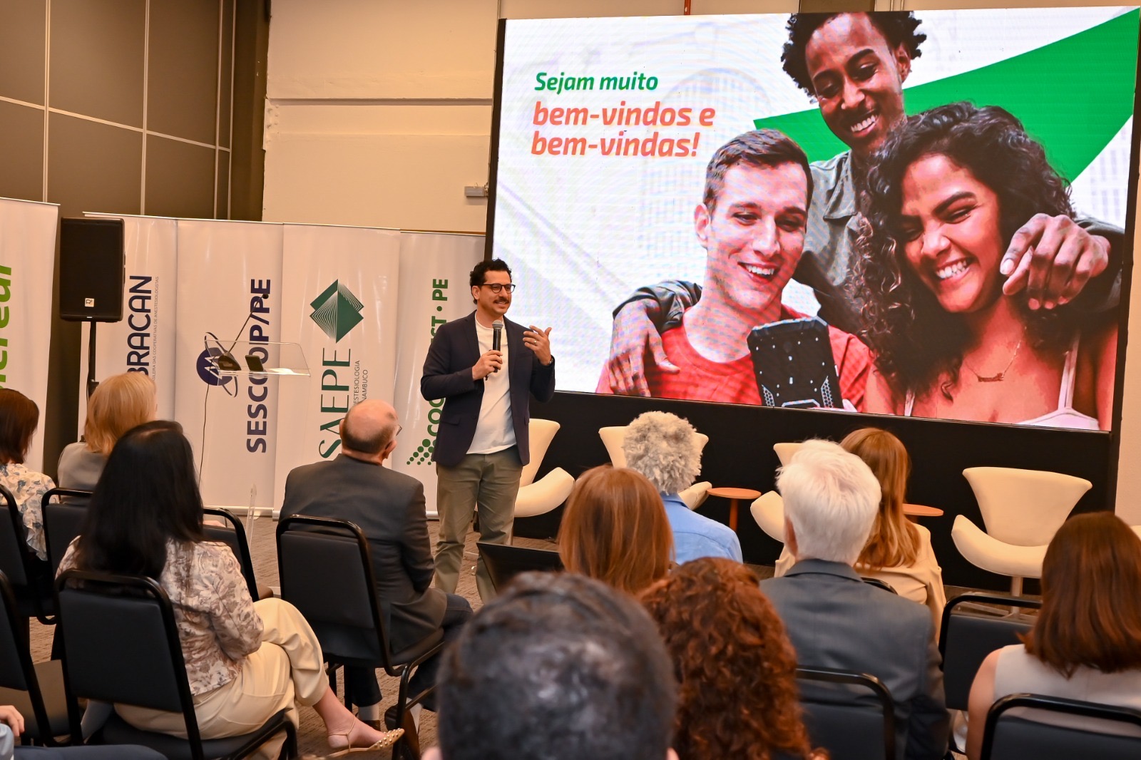 Visão geral do auditório durante a palestra de Cleber Zequetto